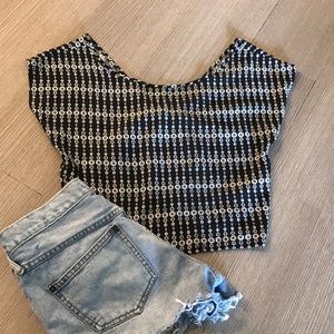 Black & White a Flower Crop Top